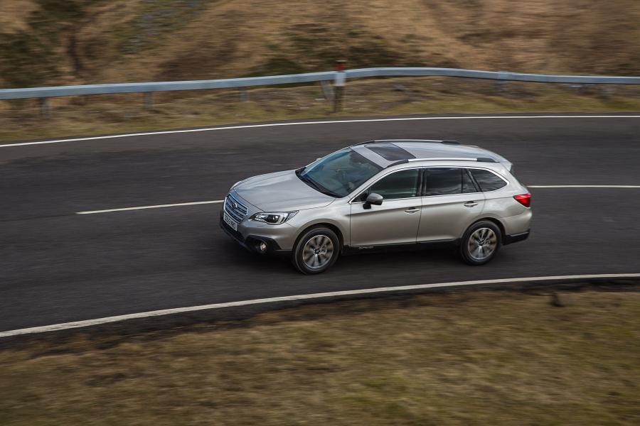  Subaru Outback 2.0D 2015 года  (UK) (фото 21 из 32)